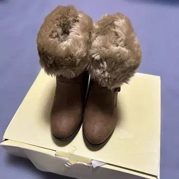 브라운 퍼 장식 무톤 부츠