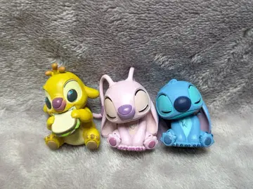 어깨 부분 강조 Fig. 리로 & 스티치 피규어 3체 세트