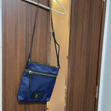 미품 MARC JACOBS 네이비 숄더백
