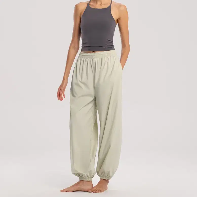 ◆2000Archives◆ RAPHAEL NYLON JOGGER KHAKI 2A25D2PT05WH 2000 Archives RAPHAEL Nylon Joggers on Bunjang Global Site.