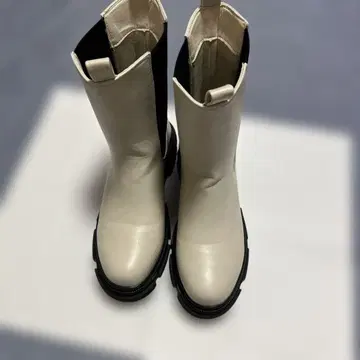 아이보리와 블랙 사이드 고어 부츠 L 사이즈