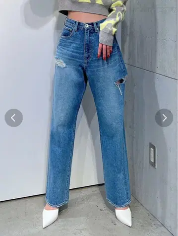 gyda 사이드 데미지 와이드 데님