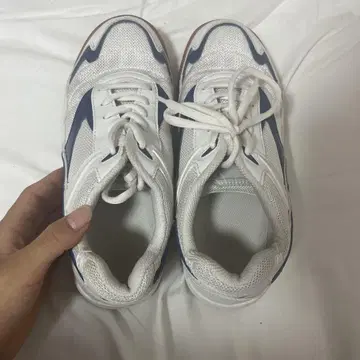 화이트/네이비 로우컷 신발