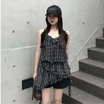 에미 체크 프릴 비대칭 미니 원피스 블랙