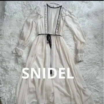 SNIDEL 스나이델 스탠드 카라 롱 프릴 원피스 아이보리
