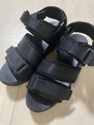 HARE 블랙 스포츠 샌들