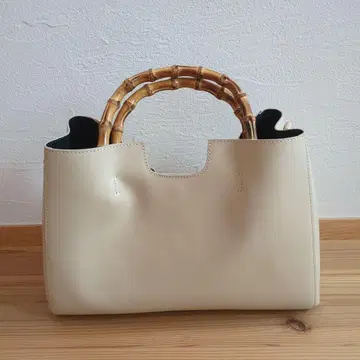 MARCOBIANCHINI 아이보리 뱀부 핸들 핸드백
