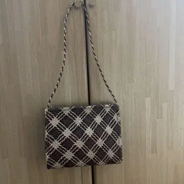 체크 무늬 숄더백