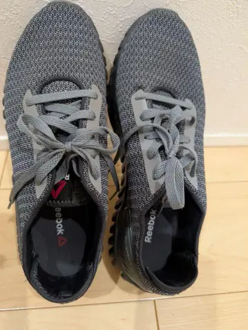 Reebok 그레이 러닝화 AR2928 8.5