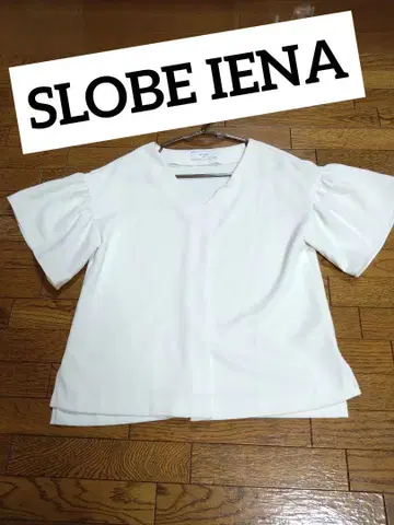 SLOBE IENA 부드러운 셔츠 화이트 V넥 플레어 소매 IENA