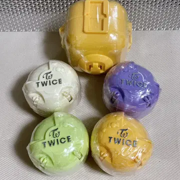 g. TWICE 긁긁긁