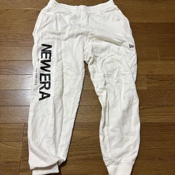 NEWERA 화이트 맨투맨