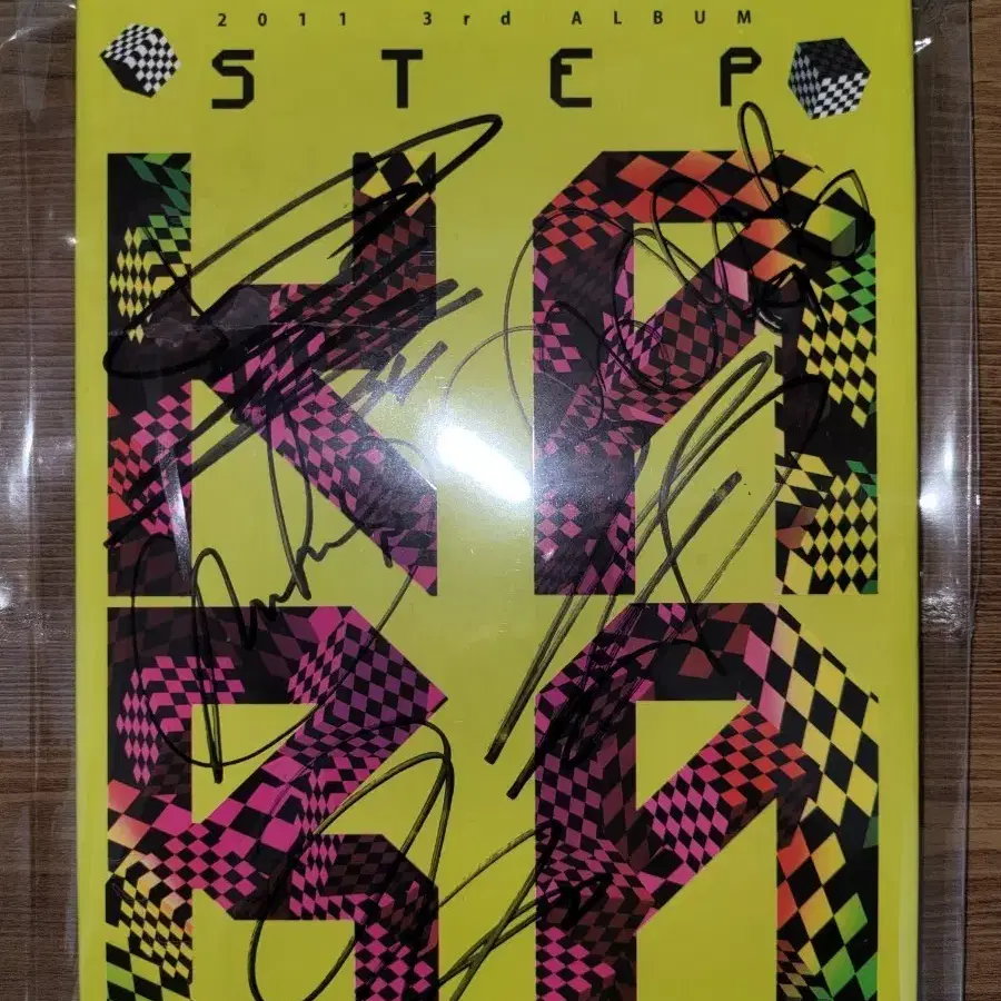KARA STEP 韓国仕様 直筆サイン入 KARA 3rd Full Album STEP Autographed Album on Bunjang Global