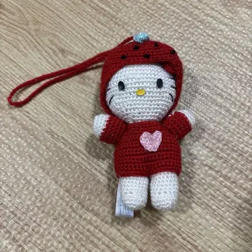 헬로키티 딸기 인형 스트랩