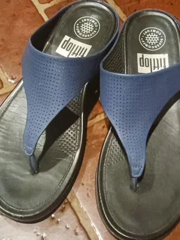 핏플롭 네이비 톤그 샌들
