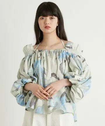 Lily Brown 꽃무늬 블라우스 홀터넥 볼륨 소매