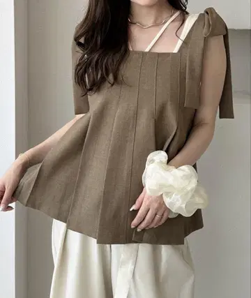 아프레 주르 클레어 어깨 리본 프릴 비스체
