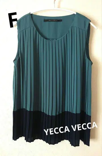 YECCA VECCA 플리츠 슬리브리스 상의