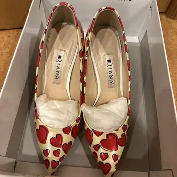 다이애나 하트 패턴 포인트 토 하이힐
