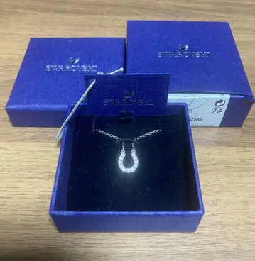 스와로브스키 말발굽 목걸이, 새 제품과 같은 상태