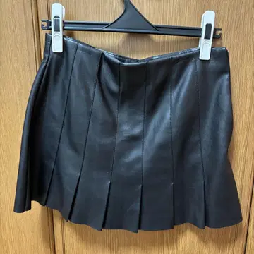 ZARA 블랙 플리츠 미니 스커트