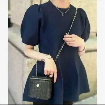 네이비 페플럼 디자인 반소매 니트 톱