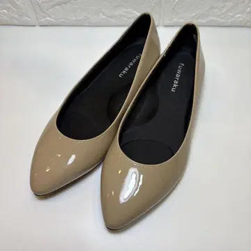(미사용 등급) fuwaraku 베이지 에나멜 펌프스 22cm