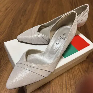 미사용 새상품! 새상품급! 긴자 카네마츠 실버 라메 펌프스 22.5cm