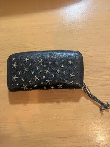 Jimmy Choo 지미 추 검정 가죽 장지갑 별 모양 스터드