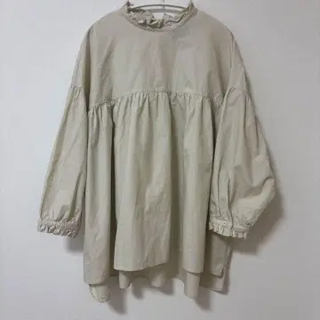 새상품급 늑대와 올빼미 프릴 넥 풀오버 베이지