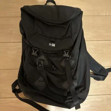 NEW ERA 블랙 백팩