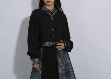 HARE 크롭드 블랙 셔츠 사이즈 F