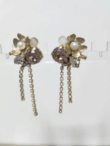 HoneyStock 꽃 모티프 귀걸이(양쪽 귀용) 골드 계열