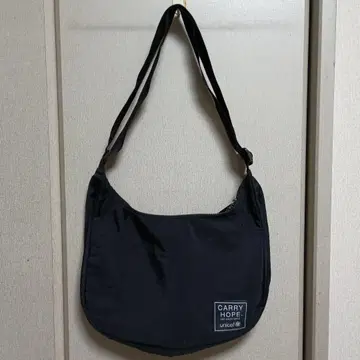 유니세프 숄더 (바디?) 백 블랙, 내부 포켓 있음