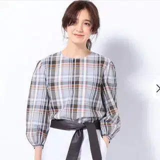 린넨 23구 [워셔블] ALBIATE 론 플래드 블라우스 블루 계열