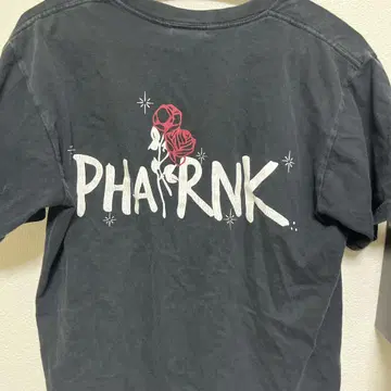 PHARNK 블랙 티셔츠