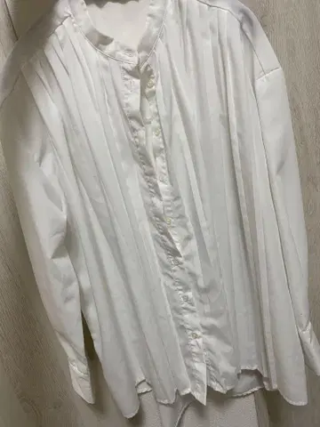새상품 ZARA 화이트 플리츠 디자인 셔츠 S 사이즈