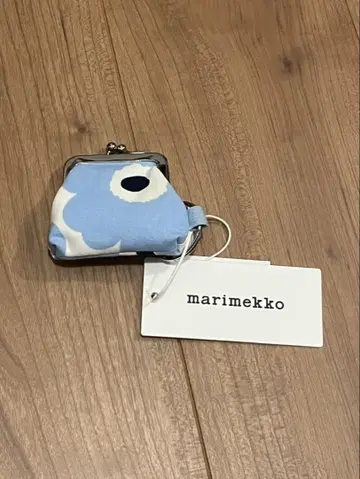 마리메 키오스키 키링이 달린 코인 케이스