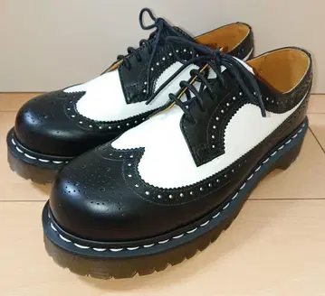 Dr. Martens 3989 윙팁 메달리온 UK8