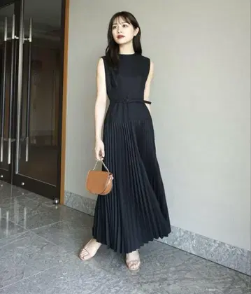 라우베 블랑 벨트 장식 주름 드레스