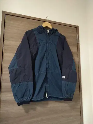 [ INDIGO MOUNTAIN WIND PARKA ]