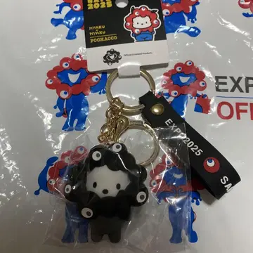 산리오 미야쿠미야쿠 검정 스트랩 포차코
