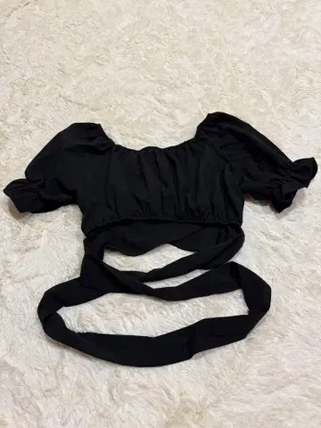 블랙 벌룬 슬리브 크롭 상의