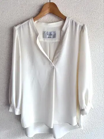 노블 시폰 V넥 블라우스 화이트