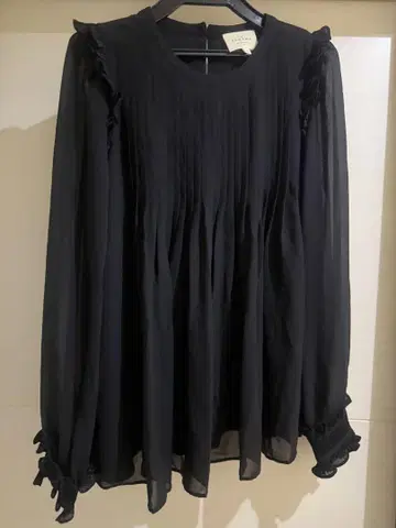 세잔느 프릴 블랙 긴팔 셔츠