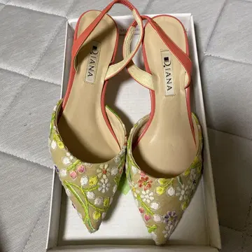 DIANA 꽃무늬 자수 하이힐 23cm