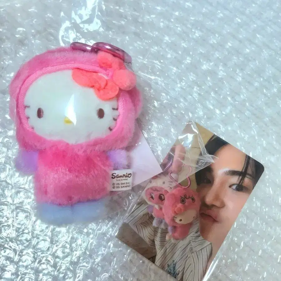 【SHINee・KEY】HELLO KITTY×KEY プラッシュキーリング2点 KEY (SHINee) X HELLO KITTY - PLUSH KEYRING / POP-UP STORE