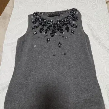 케마루야마 그레이 비즈 자수 노스 스웨터