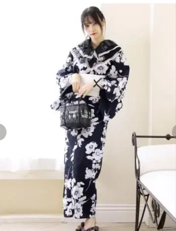 유카타 그라시아 흰 꽃이 다크 컬러에 피어나는 유카타 네이비 프리 사이즈