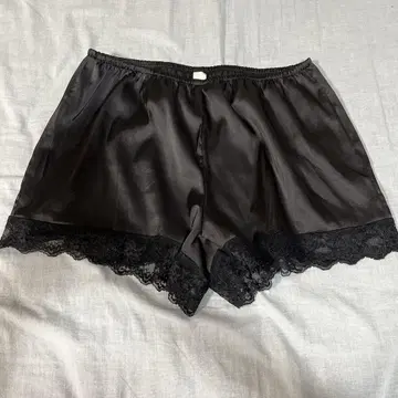 MUSERA 블랙 새틴 레이스 쇼트 팬츠 S